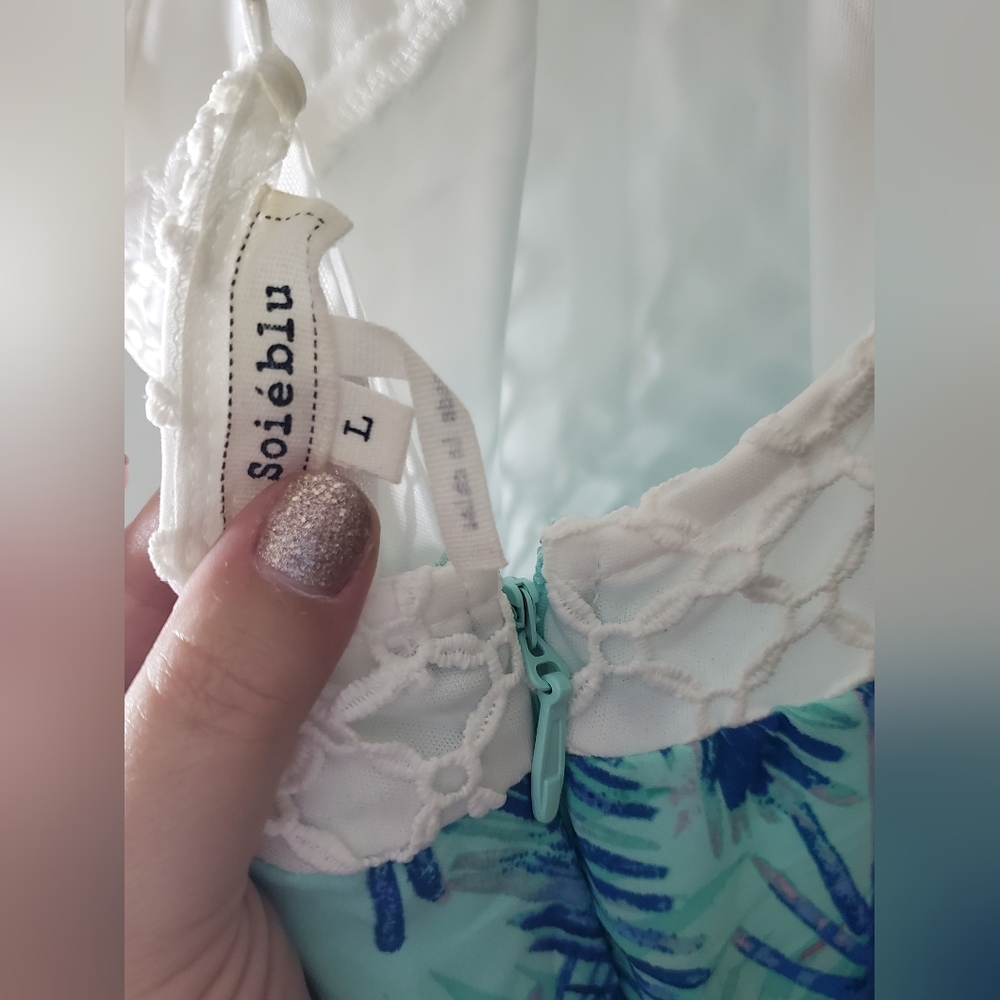 White Lace Halter Top with Tropical Print Skirt - Picture 4 of 6